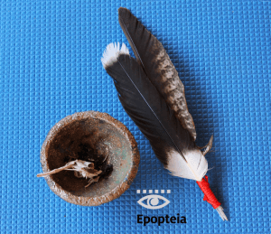 para los rituales se utilizan objetos comp plumas y salvia
